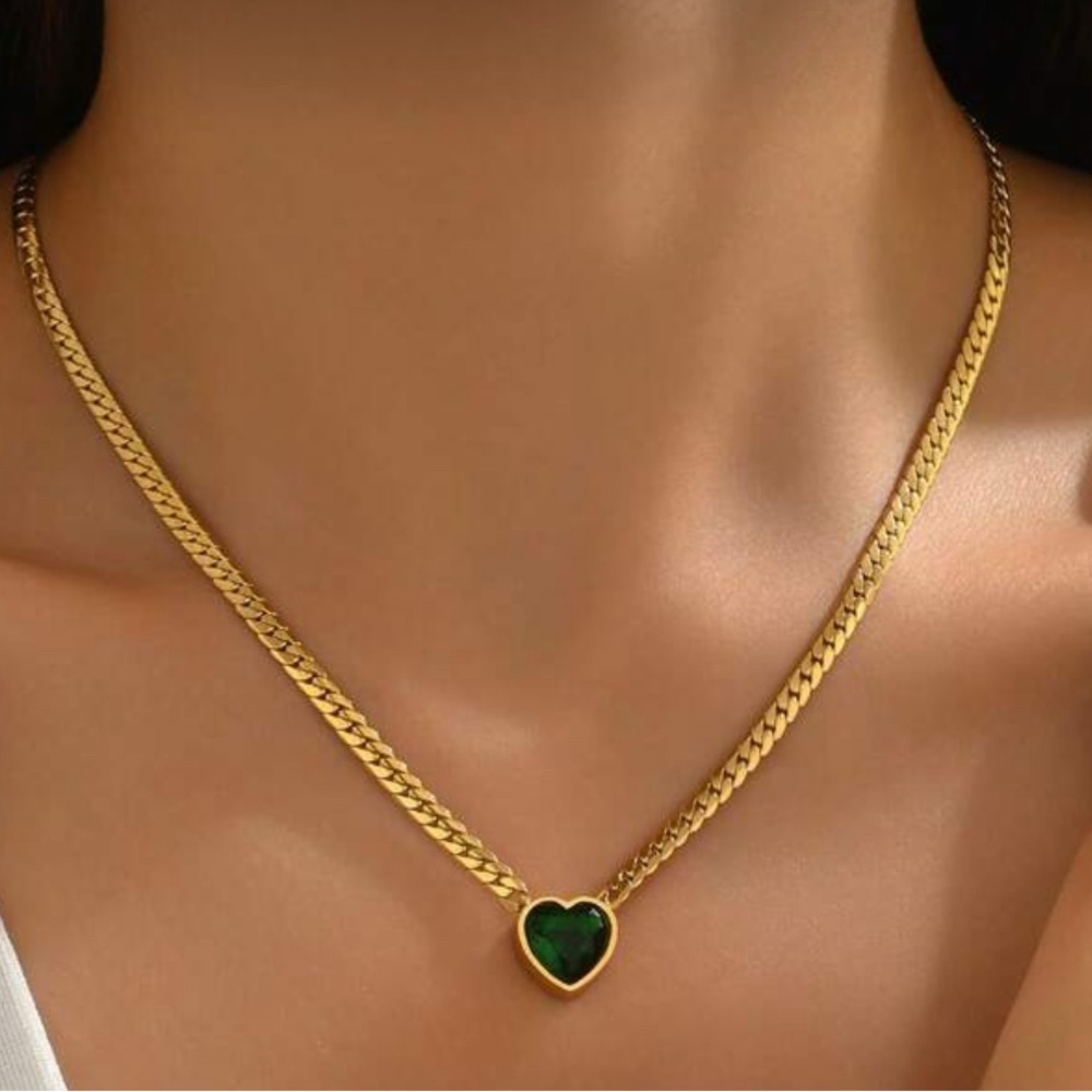 Green heart necklace Q857